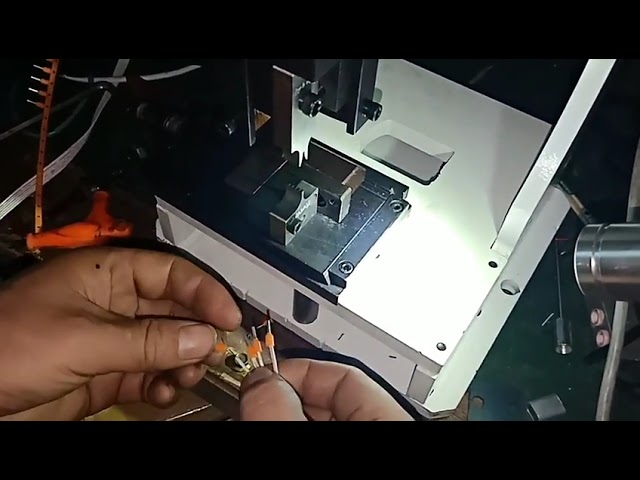 Kallpress pluggkrympmaskin med 30 mm slaglängd – för lösa isolerade terminaler